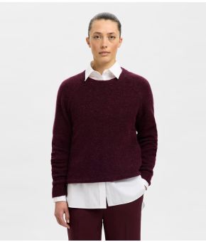 selected-femme-136397-rood 1