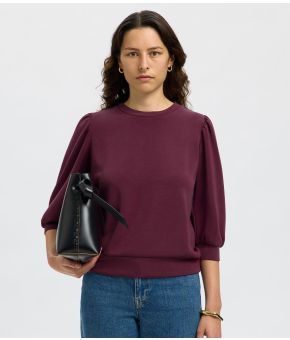 selected-femme-136403-rood 1