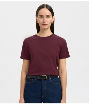 selected-femme-136415-rood 1