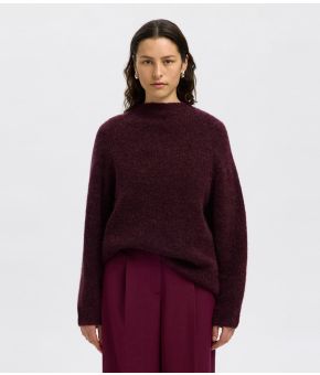 selected-femme-136427-rood 1