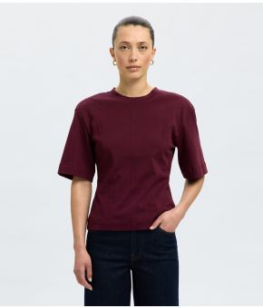 selected-femme-136432-rood 1