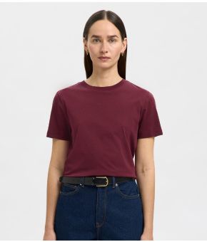 selected-femme-142197-rood 1